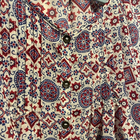 Red blue and cream patterned blouse, V neck, 3/4 sleeves, Forever 21 Size L - Picture 2 of 6
